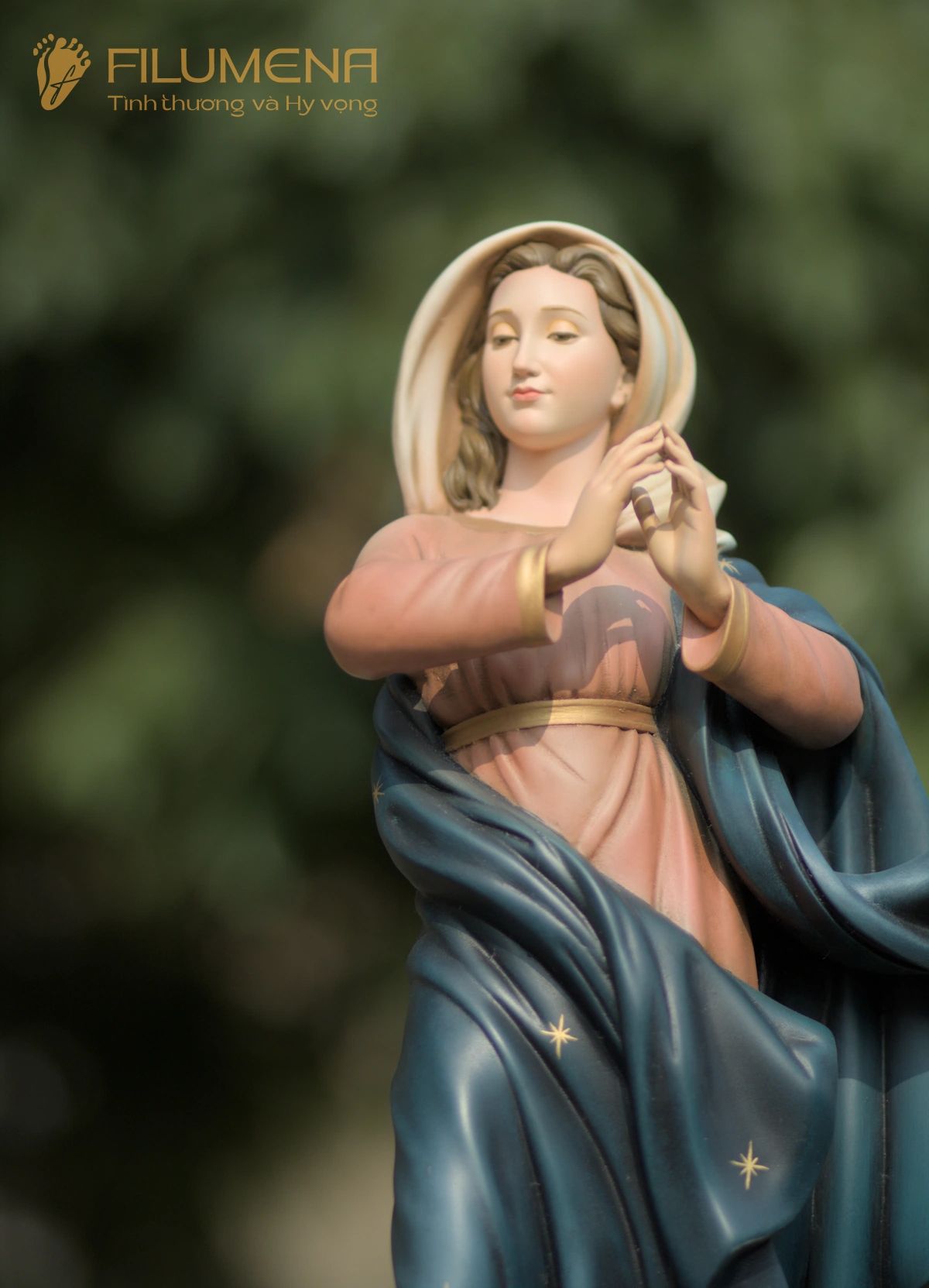 Bàn thờ Công giáo do Filumena sáng tác và sản xuất