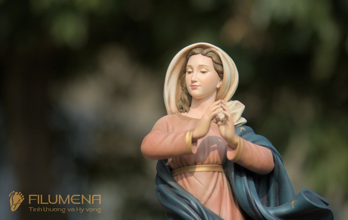 Tượng Công giáo do Filumena sáng tác và sản xuất