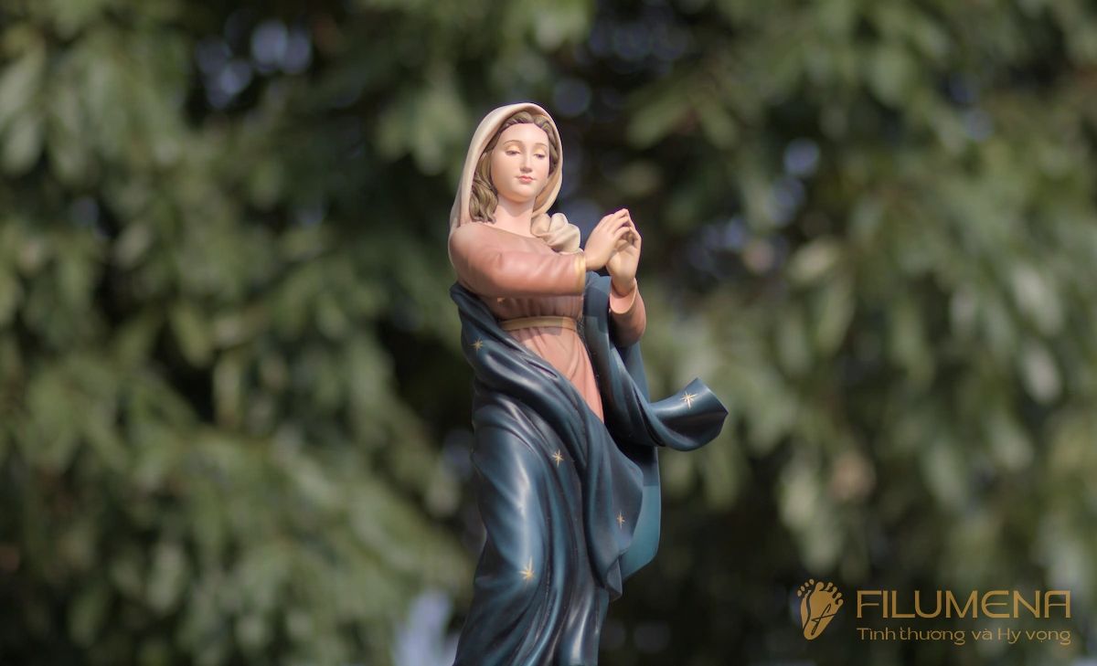 Bàn thờ Công giáo do Filumena sáng tác và sản xuất