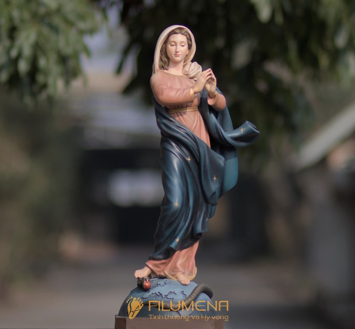 Tượng Công giáo do Filumena sáng tác và sản xuất