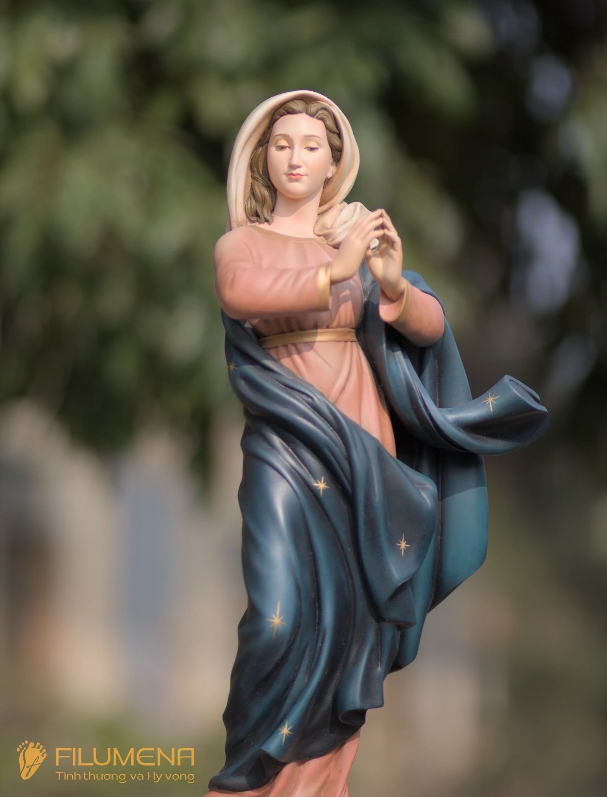 Tượng Công giáo do Filumena sáng tác và sản xuất