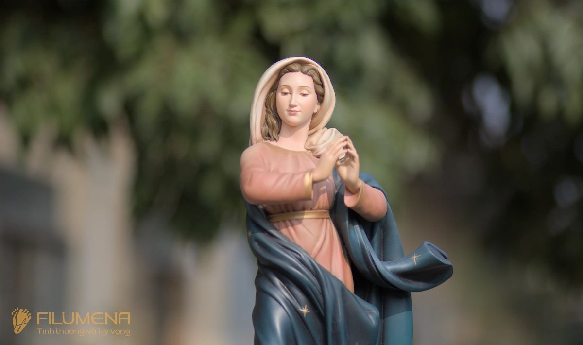 Bàn thờ Công giáo do Filumena sáng tác và sản xuất