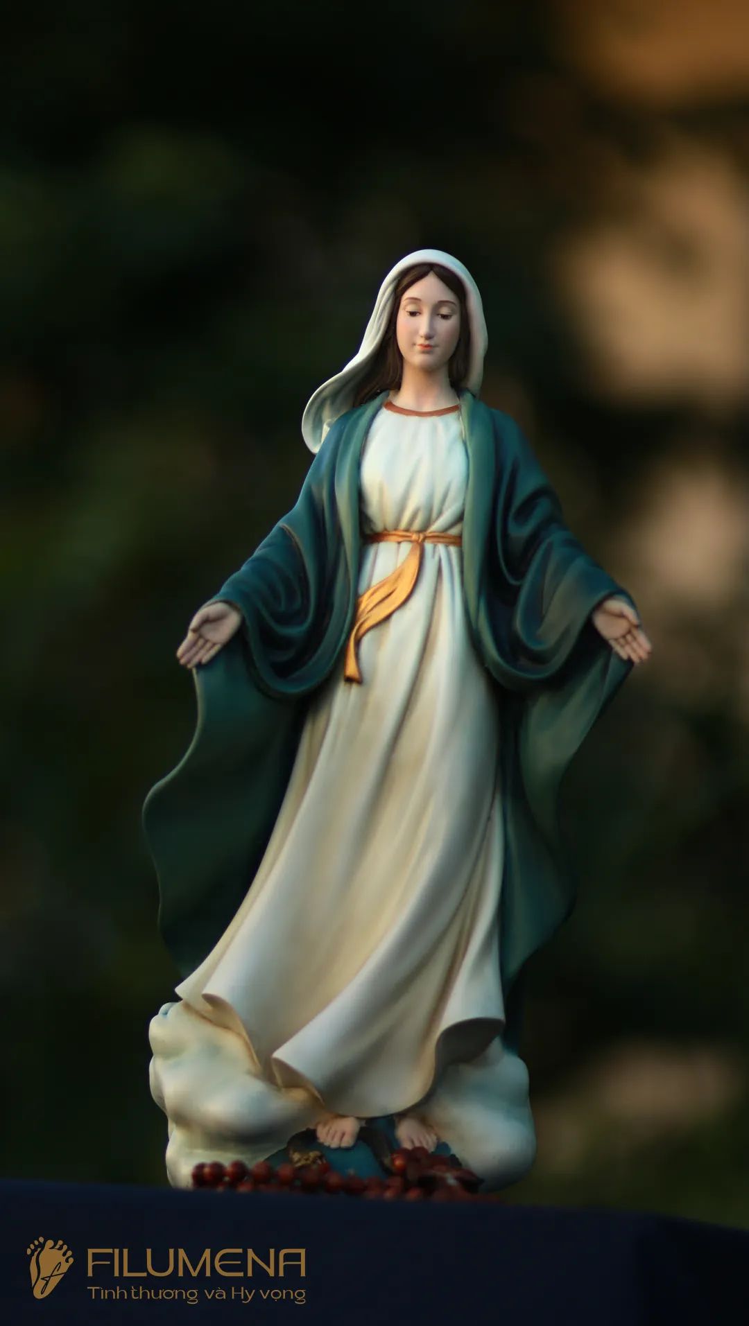Tượng Đức Mẹ Ban Ơn cao 30 cm, 40 cm màu xanh ô-liu M2