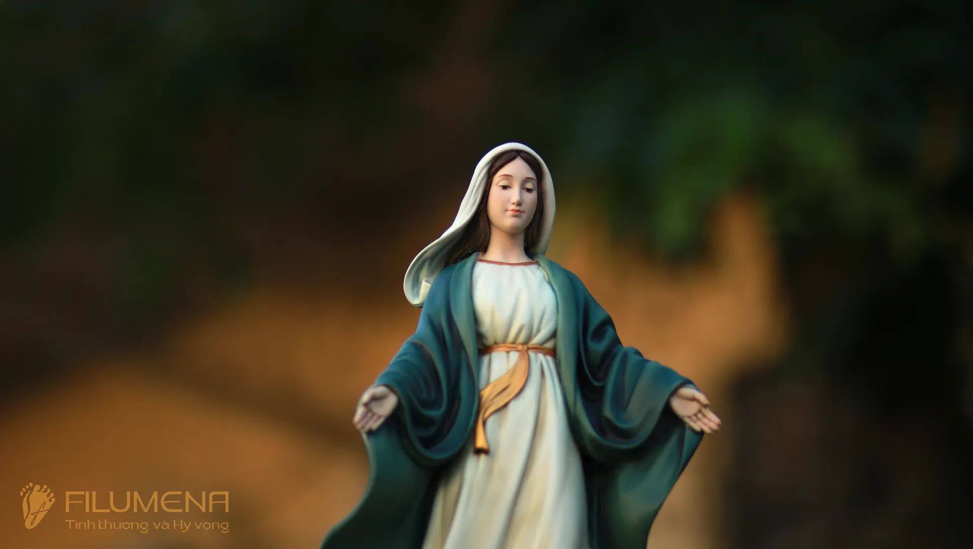 Tượng Đức Mẹ Ban Ơn cao 30 cm, 40 cm màu xanh ô-liu M2