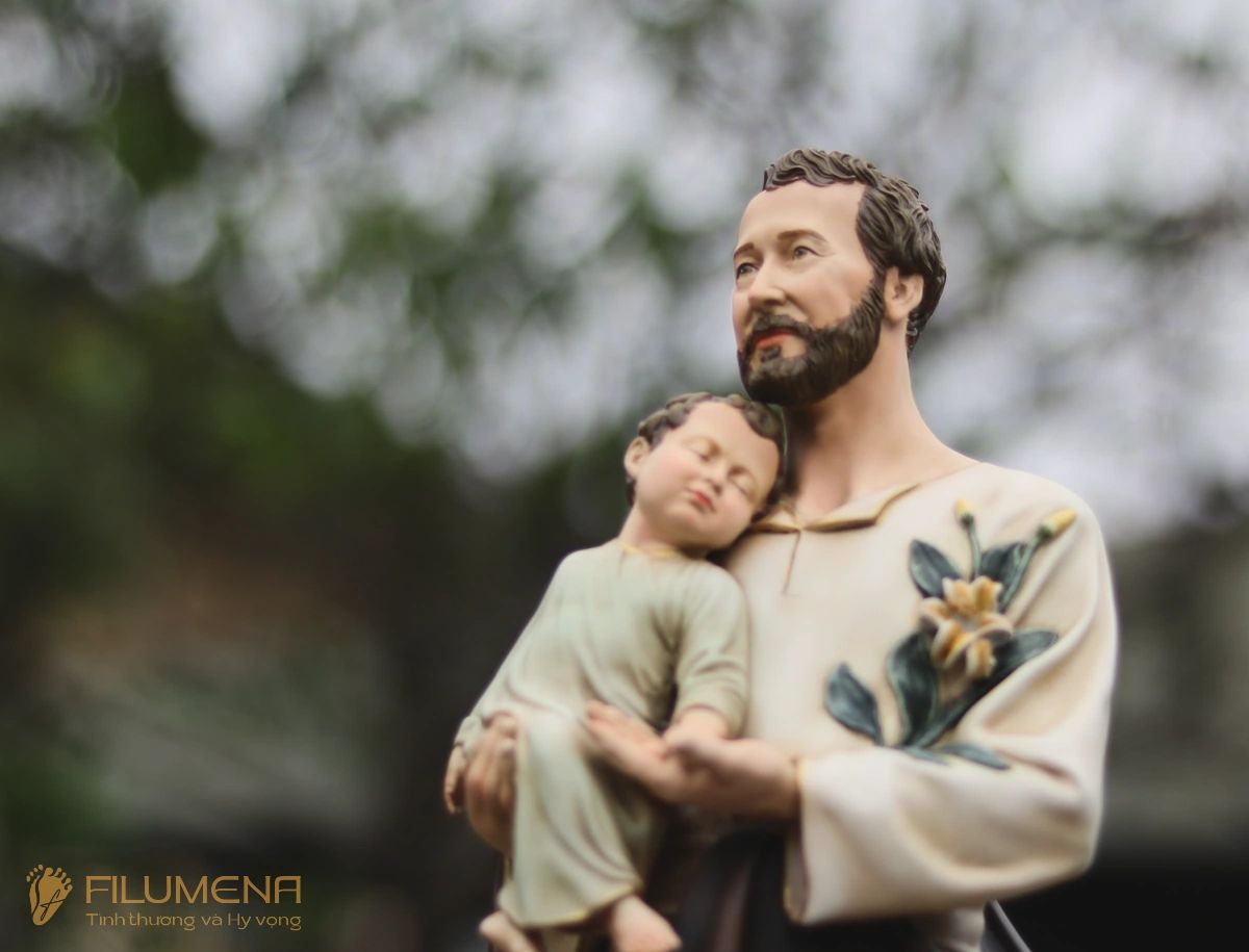 Tượng Chúa Giê-su do Filumena sáng tác và sản xuất