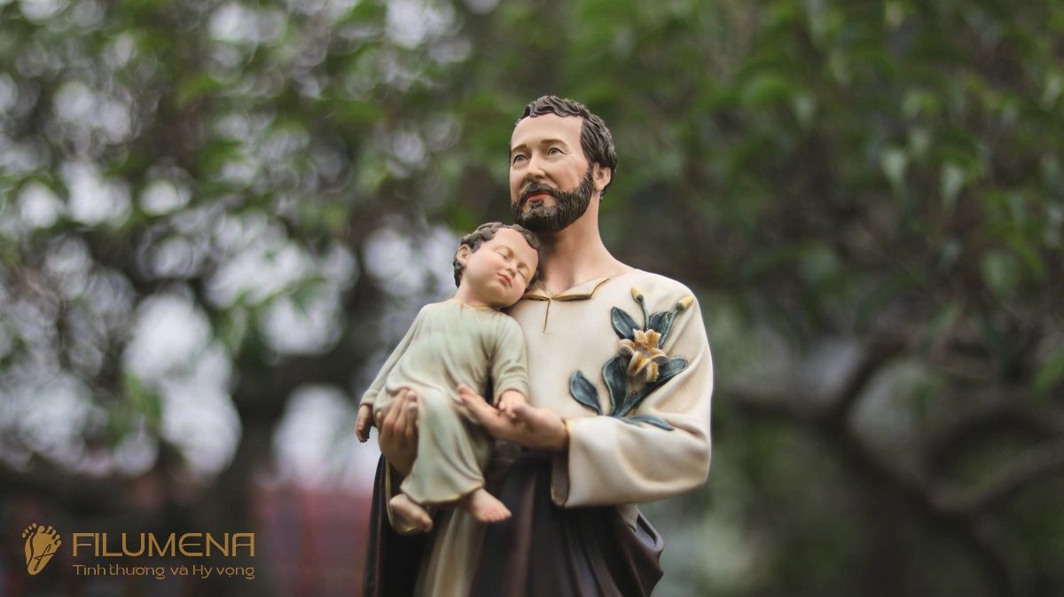 Tượng Chúa Giê-su do Filumena sáng tác và sản xuất