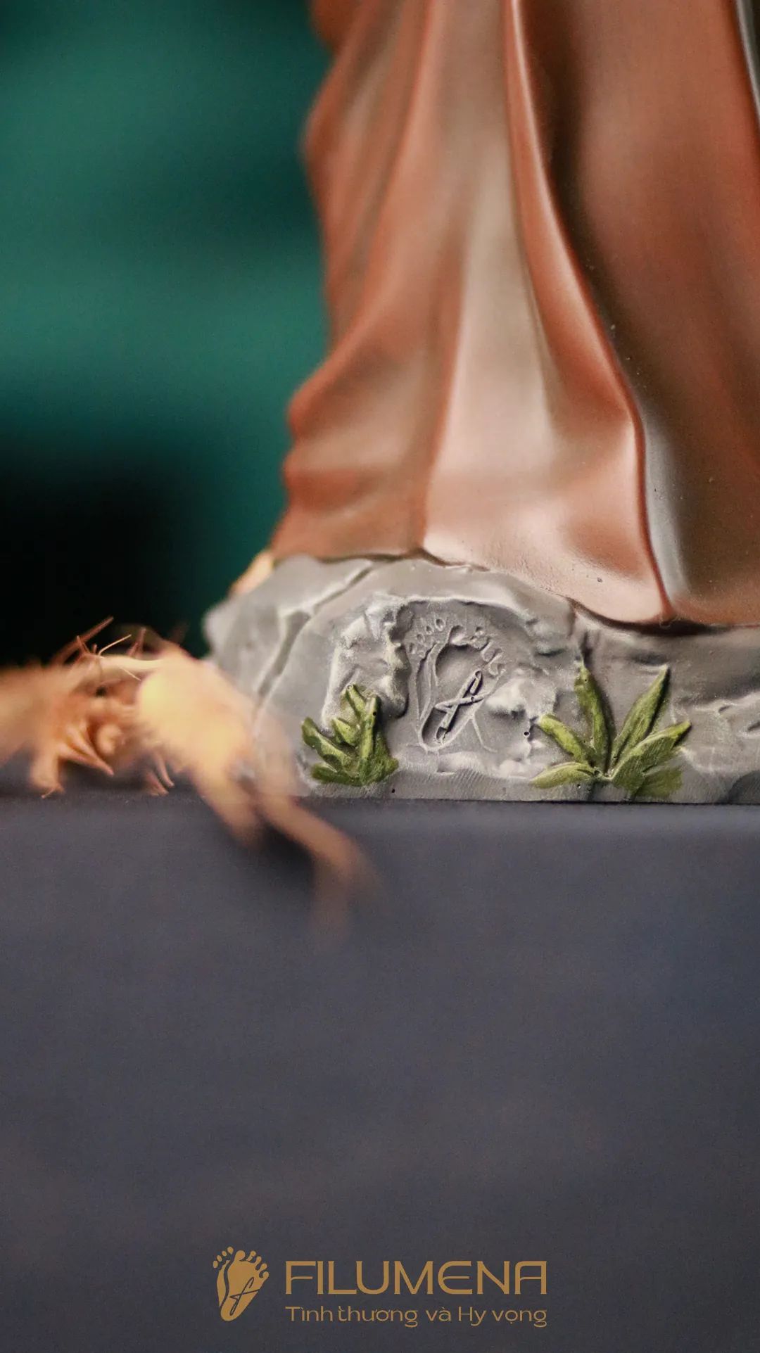 Tượng Thánh Giuse Hoa Huệ 30 cm, 40 cm màu nâu M1